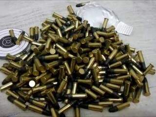 Munições de calibre 22 foram apreendidas durante abordagem da PM em Anastácio (Foto: Reprodução/O Pantaneiro)