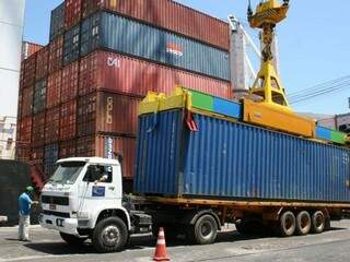 Movimentação de container. (Foto: Divulgação)