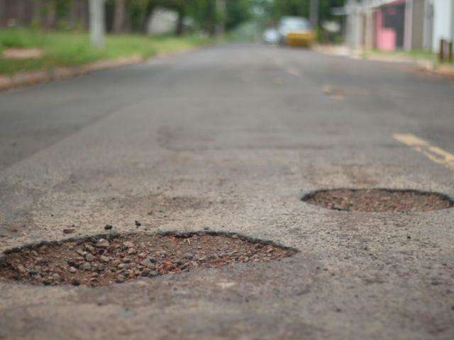 Previs&atilde;o de tapa-buraco atrasa e equipes v&atilde;o para rua s&oacute; ap&oacute;s quarta