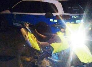 Moto usada nos crimes é a mesma roubada no domingo em Sidrolândia. (Foto: Região News)