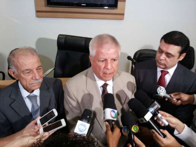 Bernal alega que &quot;n&atilde;o pode&quot; ficar estressado e C&acirc;mara adia depoimento