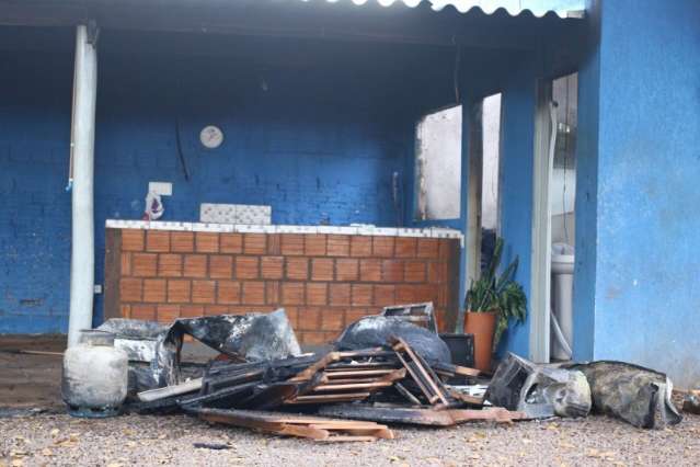 Lava jato onde adolescente foi ferido &eacute; incendiado durante a madrugada 