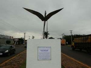 Monumento homenageia jornalista assassinado em Ponta Por&atilde; 