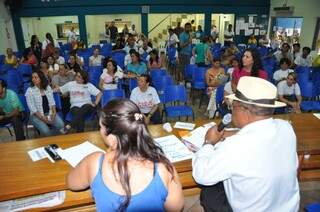 Durante assembleia realizada na manhã de hoje (19) 95% da categoria votou favorável a suspensão da greve. (Foto: Marcelo Calazans)