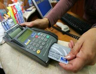 Cartão de crédito, um dos vilóes do aumento do endividamento das famílias. (Foto: Reprodução)