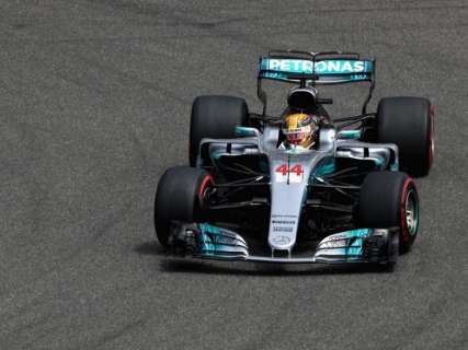 Ferrari chega perto da pole, mas Hamilton supera rivais e larga em 1º na China