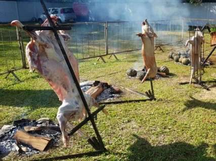 Festival de churrasco na parrilla e fogo de chão movimenta cidade de MS