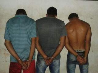 Os três foram presos e encaminhados à delegacia. (Foto: divulgação) 