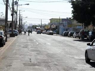 Avenida Bandeirantes, em Campo Grande. Via será recapeada. (Marlon Ganassin/PMCG).