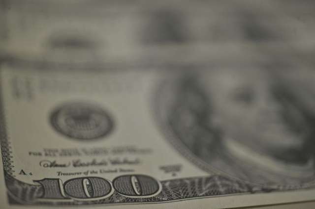 D&oacute;lar abre est&aacute;vel cotado a R$ 4,15 