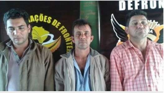 Pol&iacute;cia prende trio acusado de roubar caminh&atilde;o e manter v&iacute;tima em cativeiro