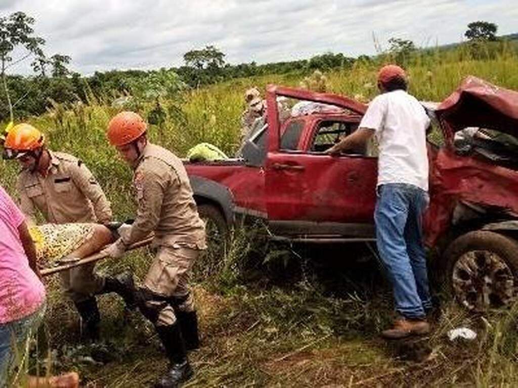 Mulher perde controle de veículo e fica em estado grave após capotagem