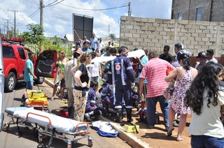 Muitos populares pararam no local para acompanhar o resgate.