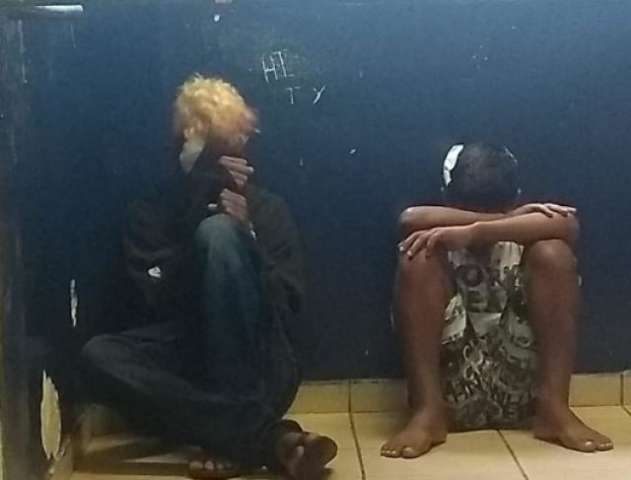 Adolescentes de 14 e 11 anos roubam celular e durante fuga s&atilde;o atropelados