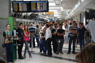 Passageiros atentos durante inauguração do projeto (Foto: Bruno Chaves)