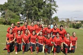 Time feminino do CG Cobras, uma das três forças do futebol americano em Mato Grosso do Sul (Foto: Divulgação)