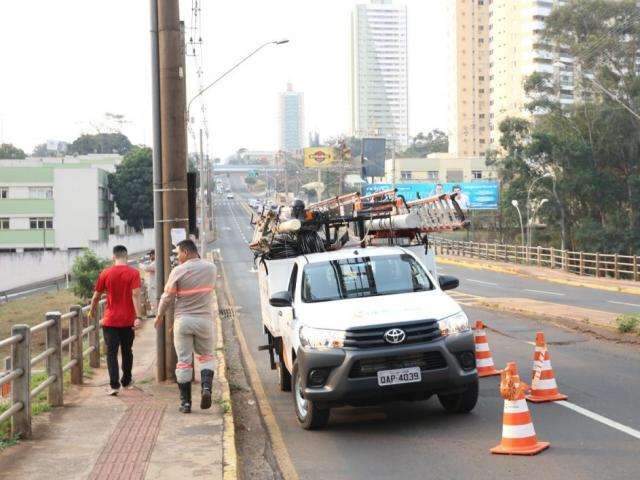 Defeito em pe&ccedil;a de poste causa inc&ecirc;ndio e deixa universidade sem luz