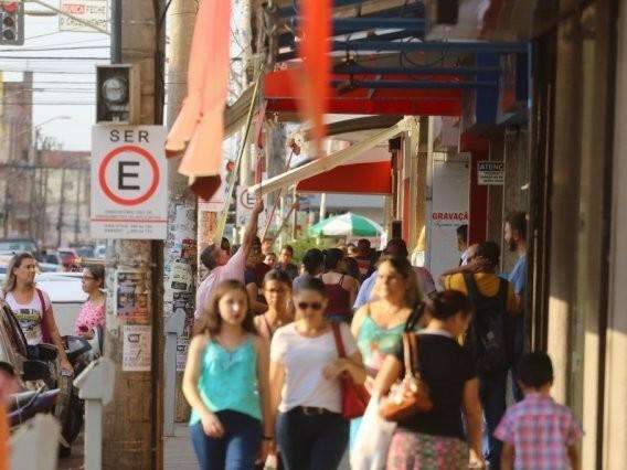 &Oacute;rg&atilde;os p&uacute;blicos n&atilde;o tem atendimento e shoppings, hor&aacute;rio especial no feriado