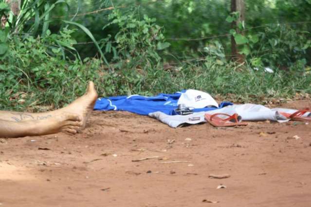 Jovem &eacute; espancado e executado com seis tiros na Ch&aacute;cara dos Poderes