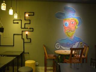 Tubos de encanamento se tornaram luminárias nas paredes, que também foram decoradas com grafittis de Guto Naveira. (Foto: Thaís Pimenta)