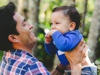 Douglas e Benjamim, marido e filho da jornalista Priscilla Sampaio. (Foto: Beto Nascimento)