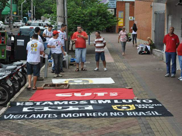  Vigilantes fazem mobiliza&ccedil;&atilde;o para pressionar por reajuste salarial de 15,5%