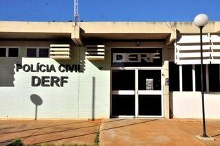Veículo foi levado para a sede da Derf em Campo Grande. (Foto: Arquivo)