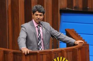 Rinaldo retorna à Assembleia Legislativa com a missão de representar o governo (Foto: Alcides Neto)