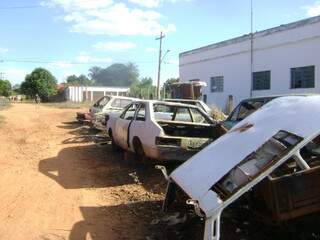 Óleo dos carros estava poluindo o solo (Foto: Divulgação)