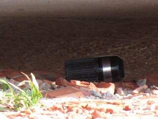 A suspeita é que o dispositivo seja uma granada M5.
(Foto: MS Aqui News)