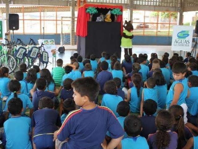 Programa Sa&uacute;de Nota 10 visita e anima escola no bairro Universit&aacute;rio