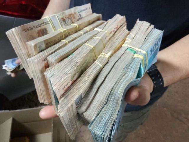 Policial militar &eacute; flagrado com R$ 94 mil escondidos em c&acirc;mbio de ve&iacute;culo