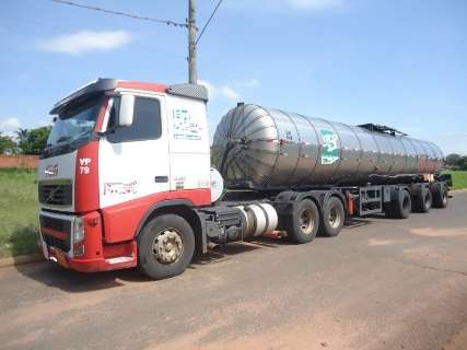 PMA apreende 26 toneladas de cimento asfáltico por transporte irregular 