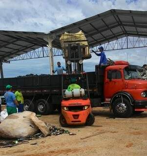 Processo de reciclagem começa com a separação, feita pela população. (Foto:Divulgação)  