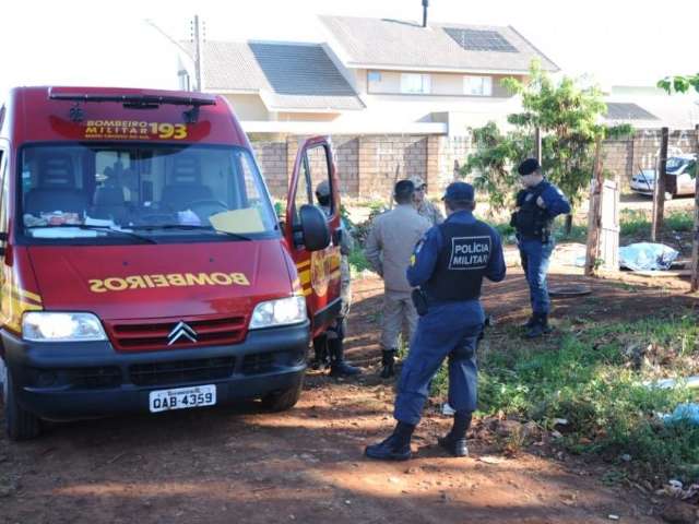 Jovem &eacute; assassinado a golpes de faca ap&oacute;s se envolver em briga 