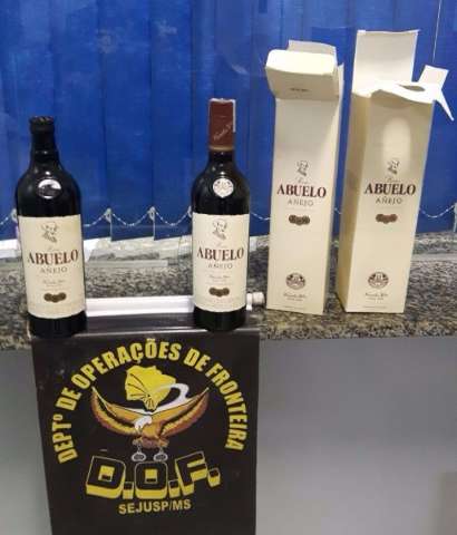 Nigeriano &eacute; preso em opera&ccedil;&atilde;o do DOF com coca&iacute;na l&iacute;quida