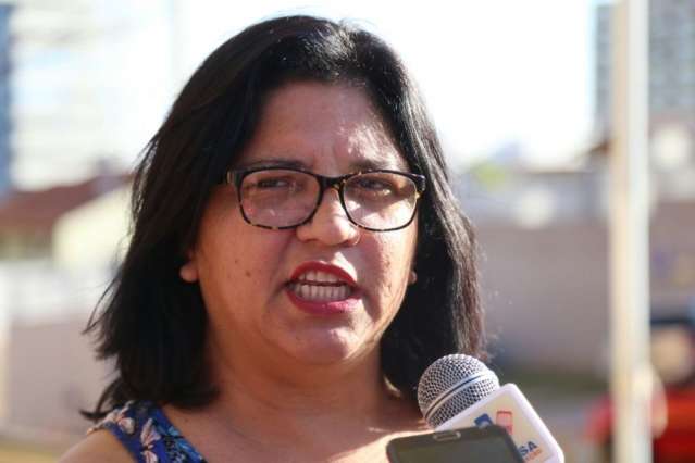 Mulher se diz &quot;enganada&quot; ao participar de reuni&atilde;o com candidato a prefeito