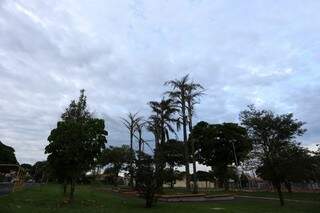 Dia começa com céu encoberto na Capital. (Foto: Marcelo Victor)