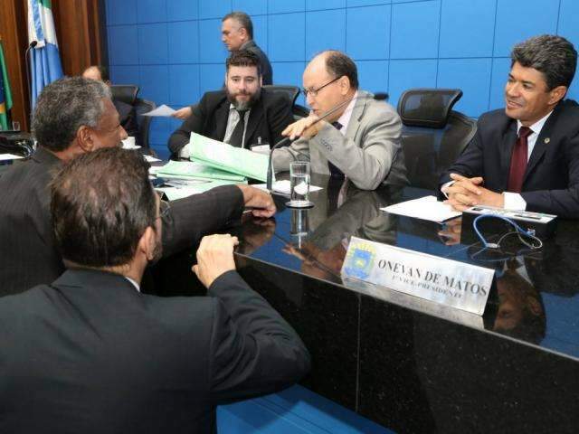 Com bancadas reduzidas, deputados querem formar blocos em 2019