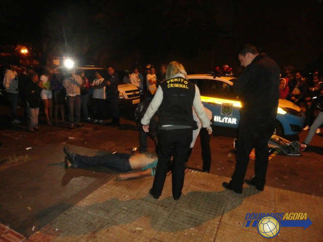  Ap&oacute;s briga dentro de boate, rapaz &eacute; morto em frente a festa com cinco tiros 