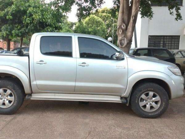 Bandidos invadem casa e fogem levando caminhonete, dinheiro e v&aacute;rios objetos 
