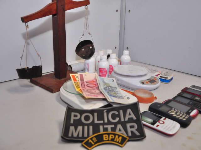  PM fecha boca de fumo e prende tr&ecirc;s no Jardim Tarum&atilde;