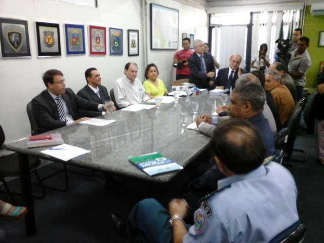 Transi&ccedil;&atilde;o realiza reuni&atilde;o na SED e na Secretaria de Obras 