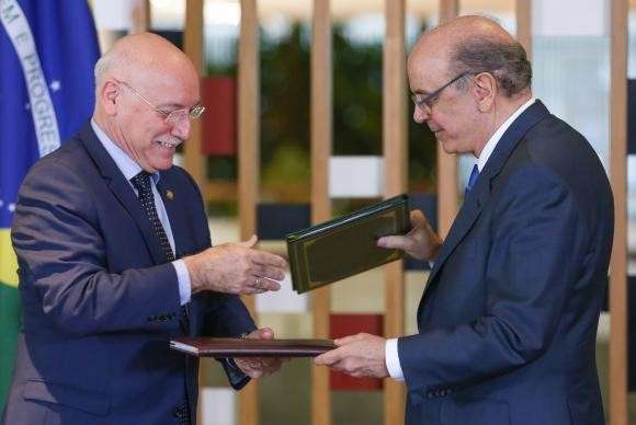 Assinado acordo para constru&ccedil;&atilde;o de ponte que ligar&aacute; MS ao Paraguai