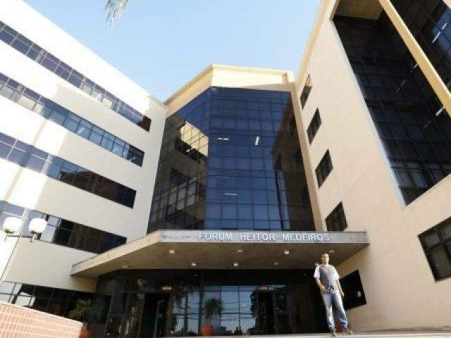 Justi&ccedil;a indeniza em R$ 5 mil cliente que encontrou larvas vivas em salgado