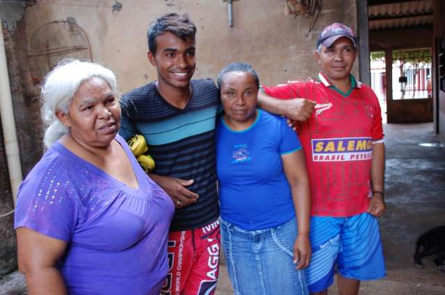 Jovem ganha chance de jogar na Europa e tem menos de 24h para realizar sonho 