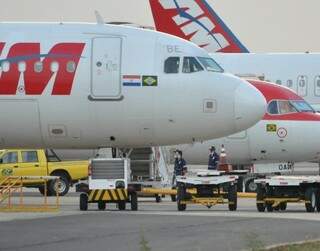 Bombeiros e Samu foram até aeroporto, mas espanhol morreu durante o voo (Foto: Marcelo Calzans)