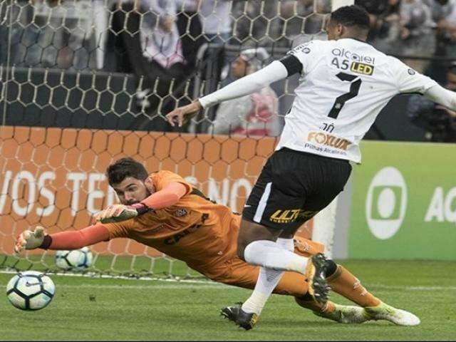 Corinthians cai para o Vit&oacute;ria em casa e perde invencibilidade de 34 jogos