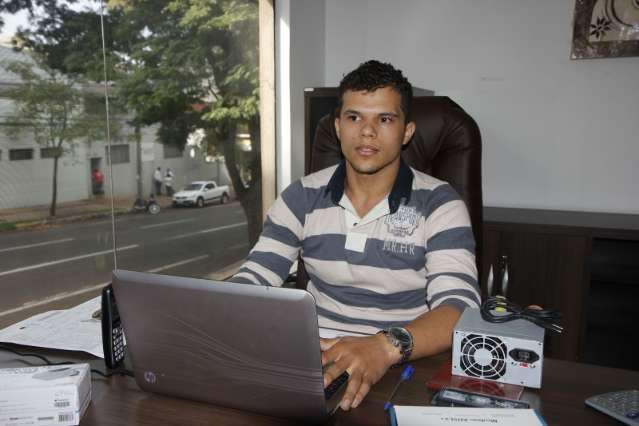 Com medo de vandalos, com&eacute;rcio planeja fechar as portas mais cedo