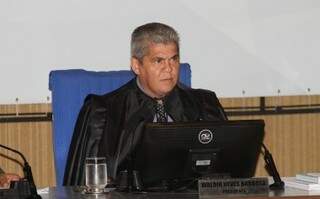 Conselheiro Waldir Neves, durante uma das sessões do Pleno do TCE-MS (Foto: TCE-MS/Divulgação)
